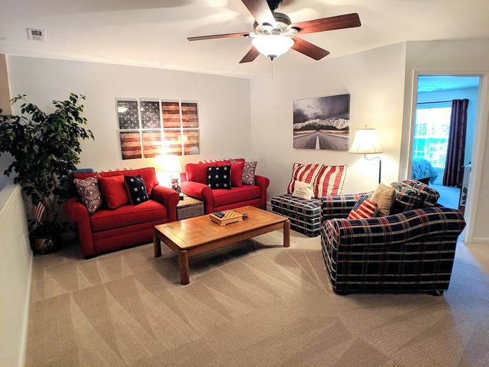 Vacation rental for 8 people, with yard in Raleigh