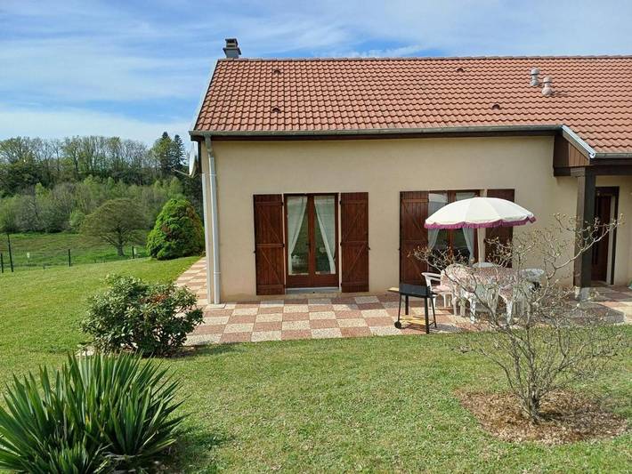 Location de vacances pour 4 personnes, avec jardin à Uzemain - 3