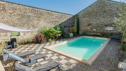 Gîte pour 10 personnes, avec piscine et terrasse à Champagne-et-Fontaine