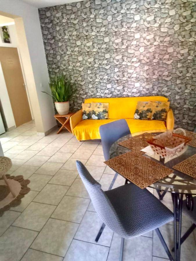 Appartement de vacances pour 4 personnes, avec terrasse ainsi que jardin et jacuzzi