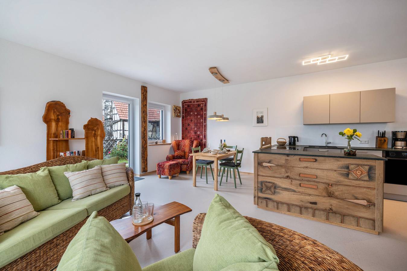 Ganze Wohnung, Ferienwohnung 'Alb-Sonne' mit Privatterrasse, Gemeinschaftsgarten und Wi-Fi in Sonnenbühl, Albsteig Etappe 11