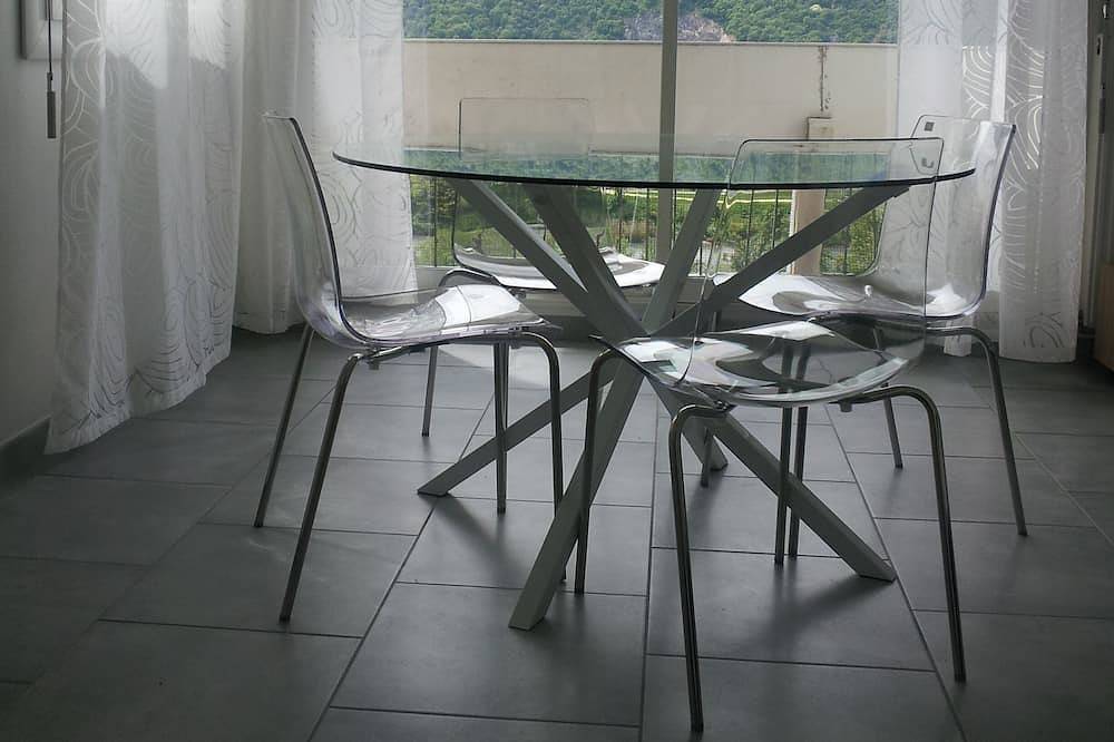 Entire apartment, Nice air-conditioned T2 with garage - Vallier Catania in Grenoble, Isère