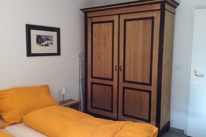 Ganze Wohnung, Gepflegt und gemütlich - zentral und ruhig - Davoser Haus mit Balkon in Davos Platz 1, Davos