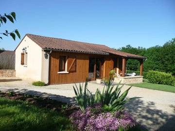 Gîte pour 2 personnes, avec terrasse et jardin à Tursac