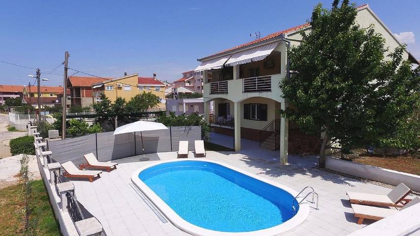 Ferienhaus für 9 Personen, mit Pool und Balkon, mit Haustier in Zadar (Kommun)