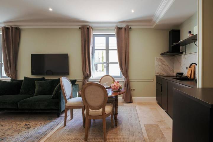 Gîte pour 2 personnes, avec piscine ainsi que vue et jardin à Romanèche-Thorins - 2