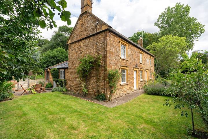 Cottage for 4 people, with garden in Warwickshire