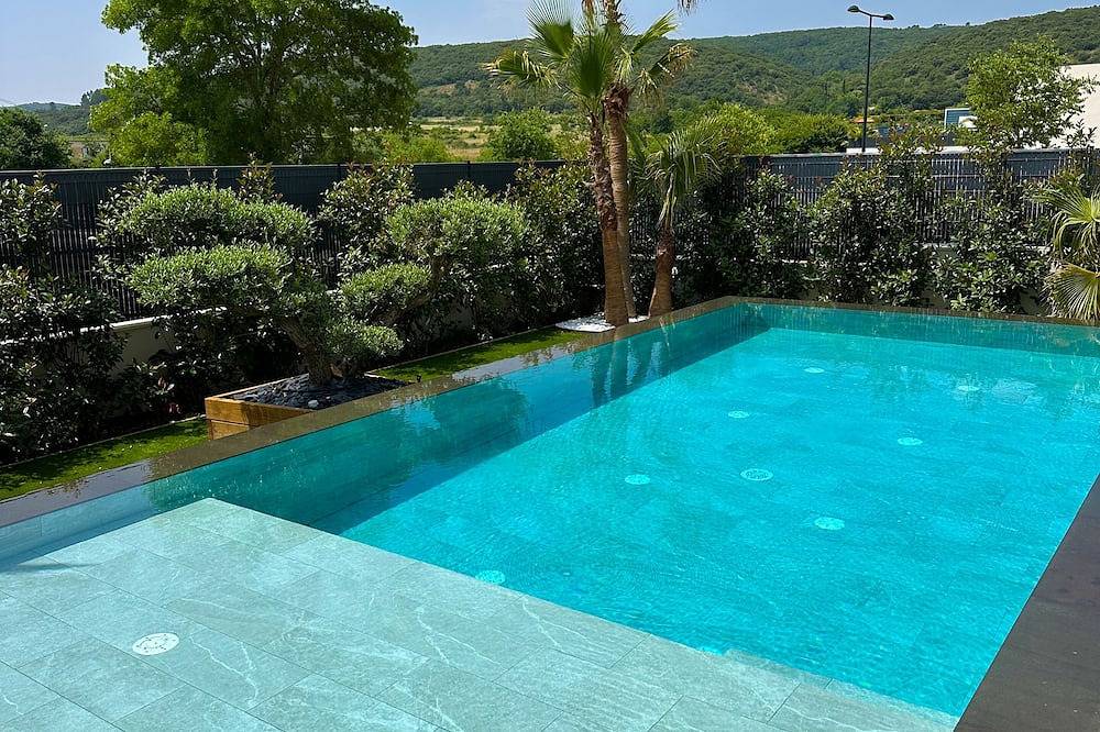 Sublime architect-designed villa not overlooked in Montarnaud, Región de Lodève