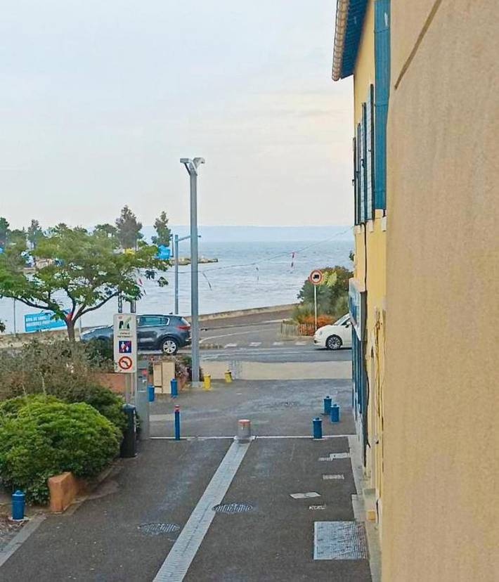 Gîte pour 2 personnes, avec vue sur le lac ainsi que balcon et vue dans Office De Tourisme De Martigues - 2