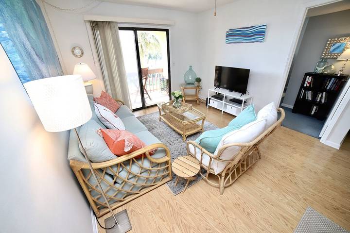 Beach rental for 6 people, with pool and balcony as well as hot tub in 