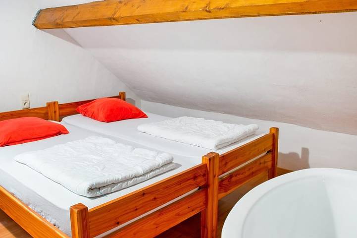 Location de vacances pour 23 personnes, avec terrasse ainsi que jardin et sauna dans Longfaye - 3