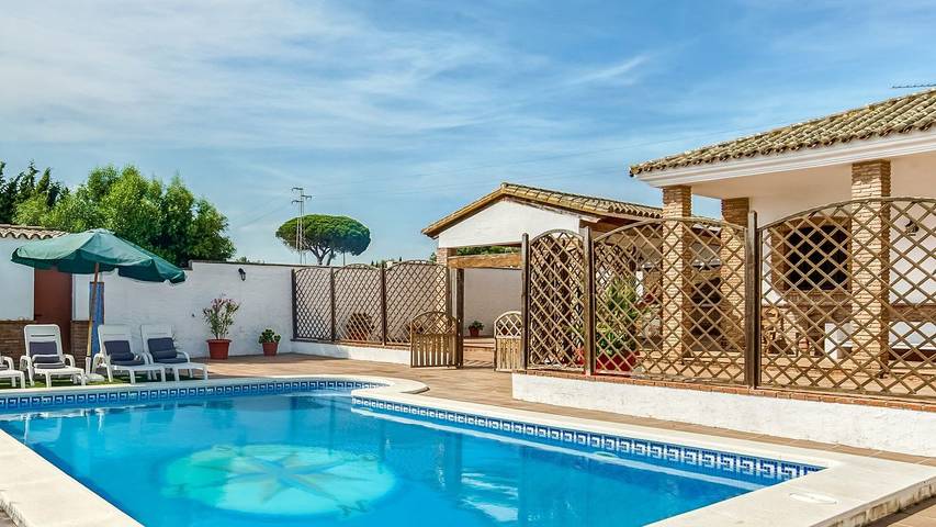 Villa pour 6 personnes, avec jardin ainsi que terrasse et piscine à Vejer de la Frontera