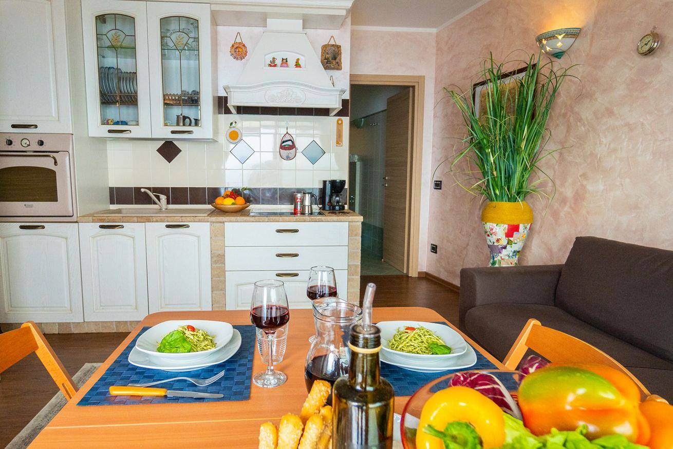 Entire apartment, Enjoyiseolake - Mantegna-garden with lake view and swimming pool in Comune di Parzanica, Lake Iseo