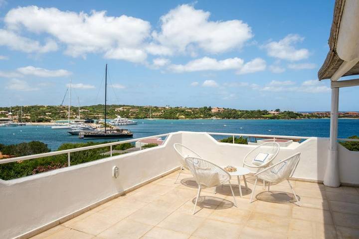 Villa pour 8 personnes, avec jardin et vue ainsi que piscine et balcon à Porto Cervo - 2