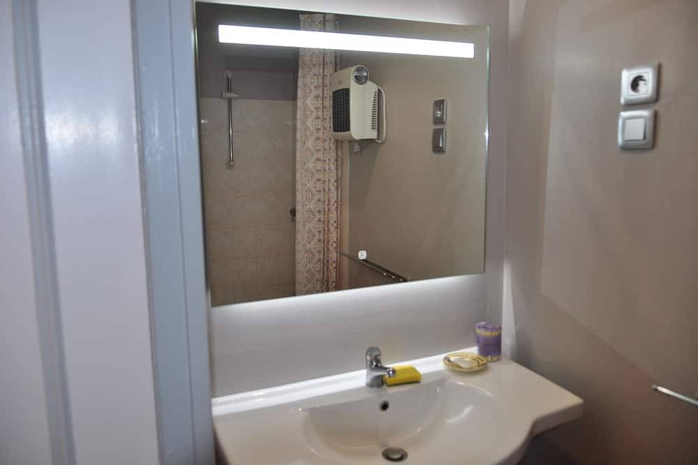 Lodging in the heart of the Luberon, in the countryside in Gargas, Regionaler Naturpark Luberon