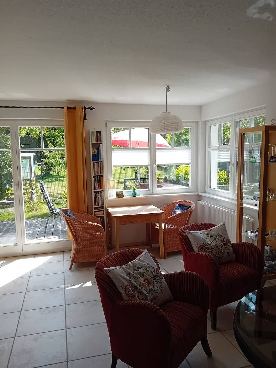 Ganze Wohnung, Eine ruhige und lichtdurchflutete Ferienwohnung im Erdgeschoss in Wustrow, Fischland