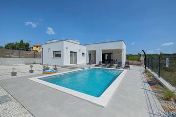Villa für 6 Personen, mit Pool und Garten in Istrien