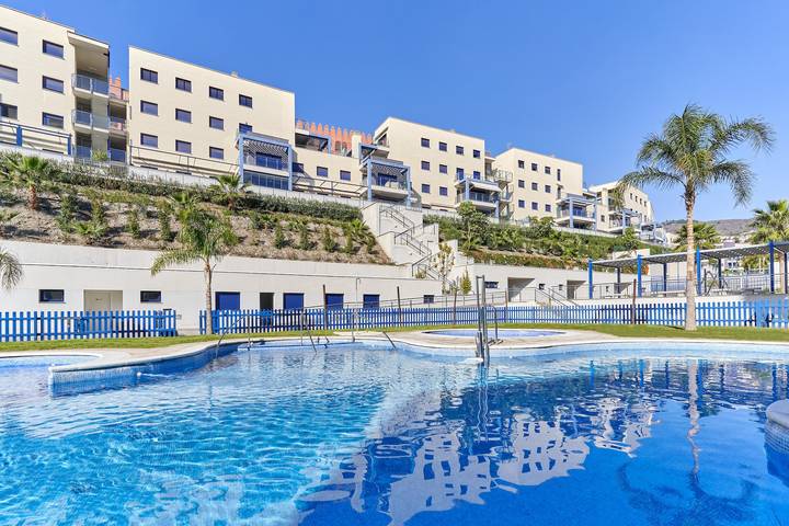 Appartamento intero, Appartamento 'Apartamento Playa Cabria' con piscina condivisa, Wi-Fi e aria condizionata in Curumbico, Almuñecar