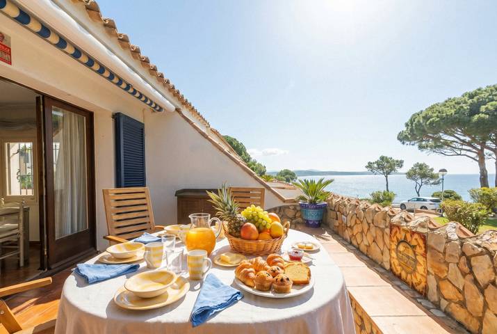 Ganze Wohnung, Apartment 'Ava Senia 3A' mit Meerblick, Gemeinschaftspool und Wlan in Begur, Costa Brava