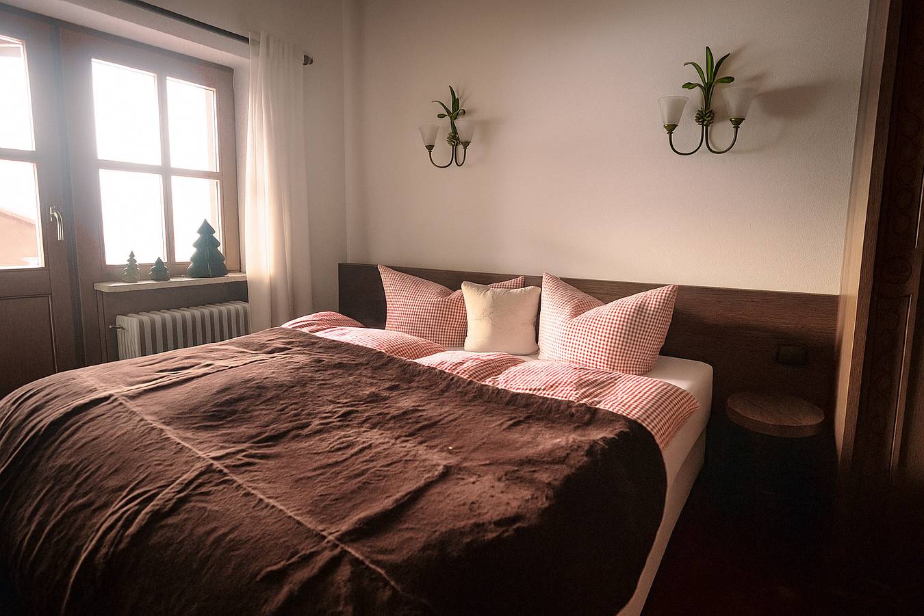 Ganze Ferienwohnung, Alpenchalet - Kleines Dachgeschoß-Apartment mit Süd-Balkon und Bergblick in Reit im Winkl, Bayerische Alpen