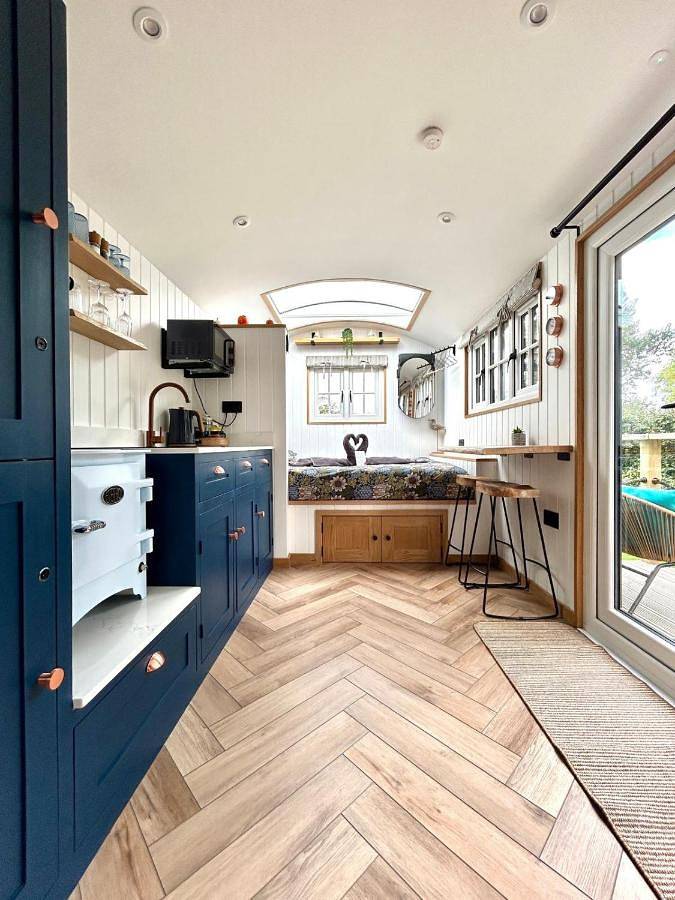 Holiday rental for 2 people, with Hot tub and Garden in Mawgan Porth