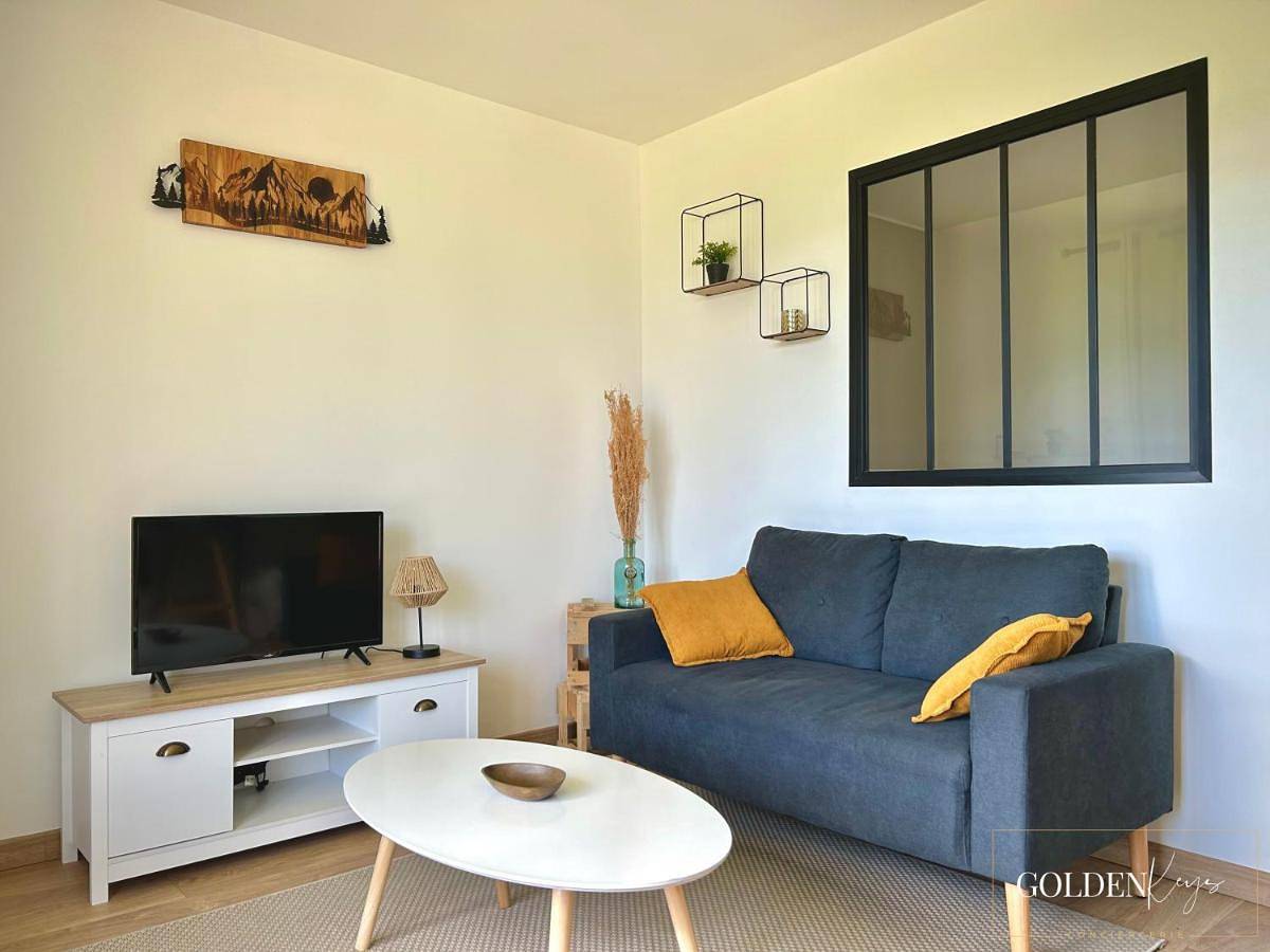 Appartement entier, Studio with Mountain View in Chambéry, Région de Chambéry