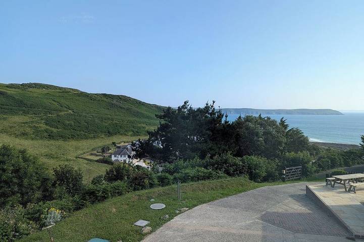 Chalet for 4 people, with hot tub and garden as well as balcony - 1