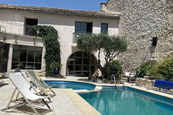 Gîte pour 12 personnes, avec balcon à Saint-Sériès