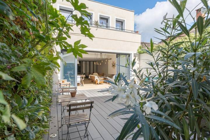 Bed and breakfast for 2 people, with Balcony and Terrace as well as Hot tub in Bordeaux