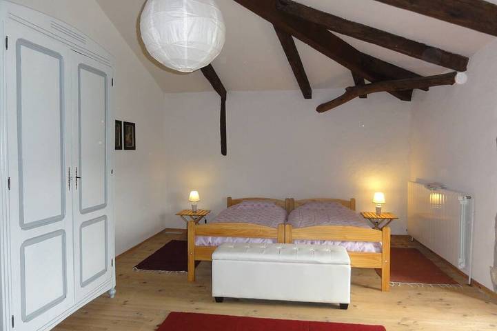 Location de vacances pour 8 personnes, avec jardin à Saint-Étienne-de-Serre - 2