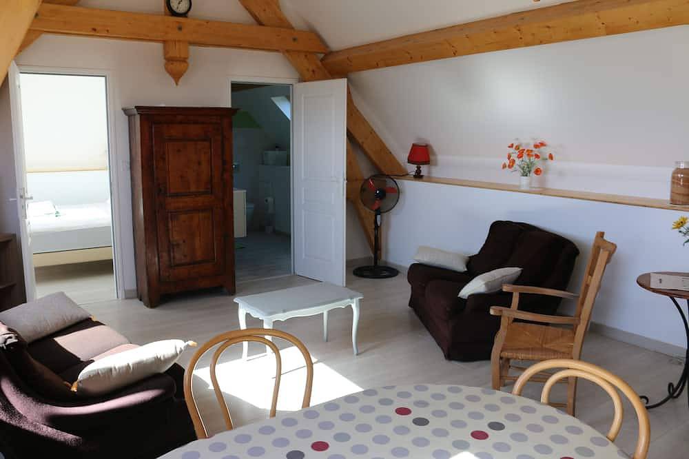 Apartamento entero, Apartamento nuevo orientado al sur con vistas panorámicas para los amantes de la naturaleza. in Villefranche-de-Panat, Aveyron (desambiguación)