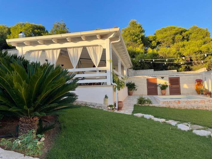 Casa vacanza per 6 persone, con panorama e giardino nonché piscina, con animali domestici a Grottaglie