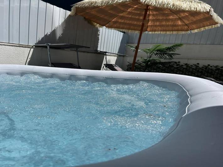 Apartamento de férias para 5 pessoas, com jardim e jacuzzi em Aroeira