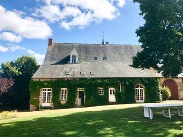 Gîte pour 30 personnes, avec jardin à Parcé-sur-Sarthe