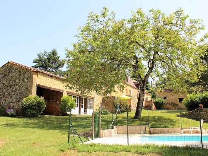 Location de vacances pour 6 personnes, avec Terrasse ainsi que Jardin et Piscine à Saint-Avit-Sénieur
