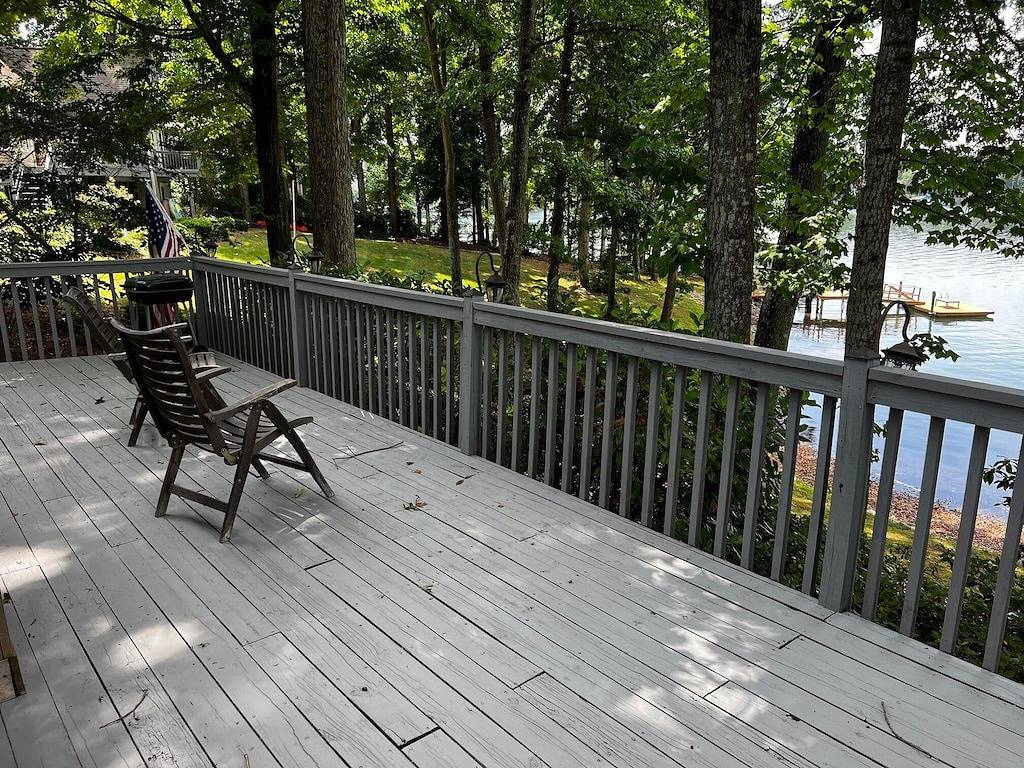 Azalea Cottage 1Br/1Ba with spacious Deck overlooking Lkn and 2 Private docks. in Mayhew, Lake Norman