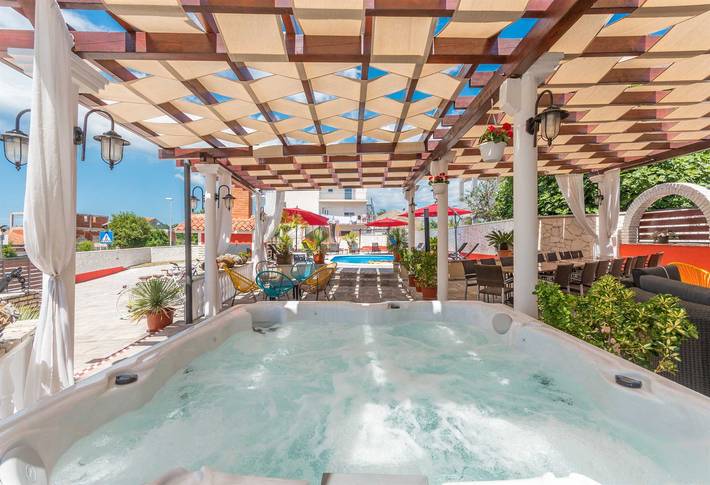 Villa Ancora for 16 guests,  No.1 in Plaža Morovička, Općina Sveti Filip i Jakov