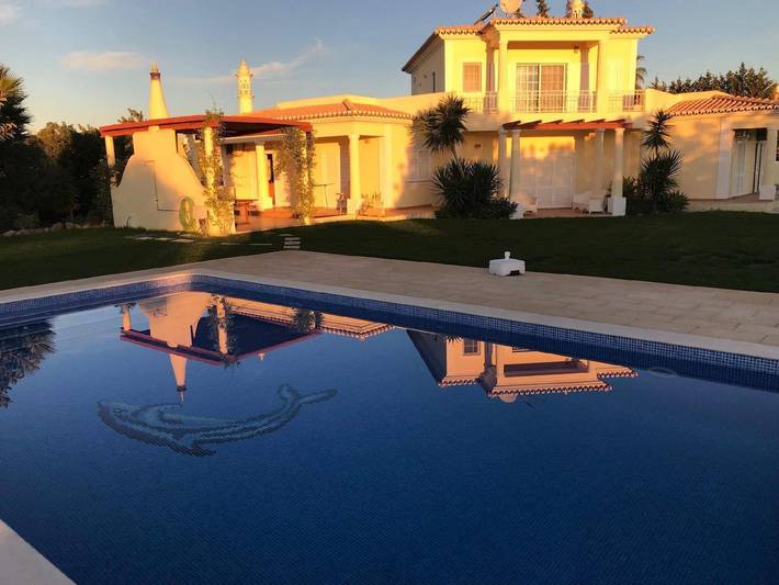 Location de vacances pour 10 personnes, avec jardin et terrasse dans Pata De Cima