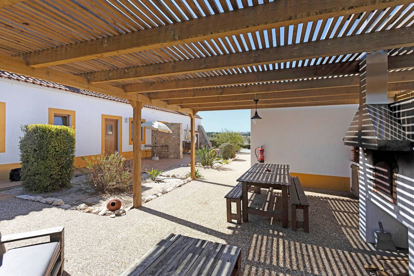Casa de Férias Monte do Tanoeiro - Casa da Barrica com Wi-Fi & Garden in Rogil, Distrito de Faro