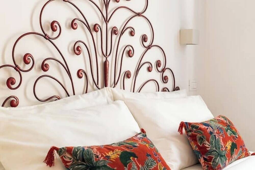 Elegant beachfront home in the heart of Ostia in Ostia, Rom