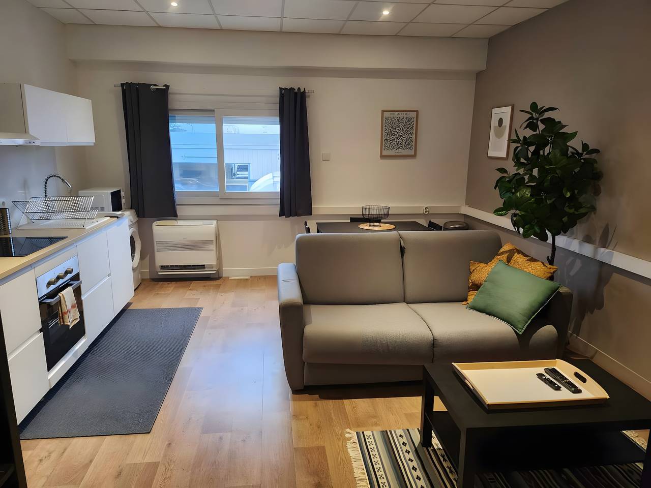Entire studio, Premium Studio – Modern, Functional with Wi-Fi in L'Isère, Isère