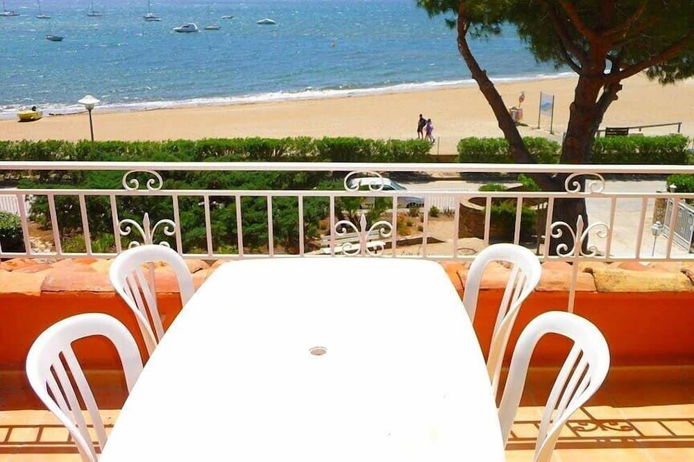 Appartement entier, Appartement T2 *** 4 pers. à 10m de la Plage avec Vue Mer & Piscine Chauffée (7) in La Londe-les-Maures, Parc national de Port-Cros