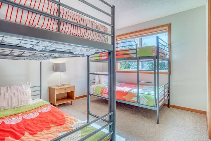 Vacation home for 14 people, with terrace and hot tub in Oregon Coast