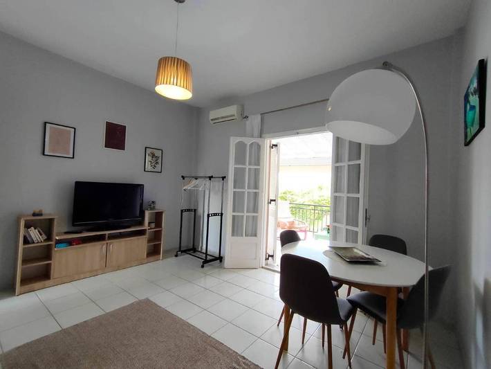 Gîte pour 4 personnes, avec piscine ainsi que terrasse et vue dans Kavos - 3