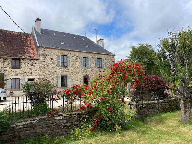 Gîte pour 2 personnes, avec vue ainsi que piscine et jardin, animaux acceptés à La Châtre-Langlin - 3