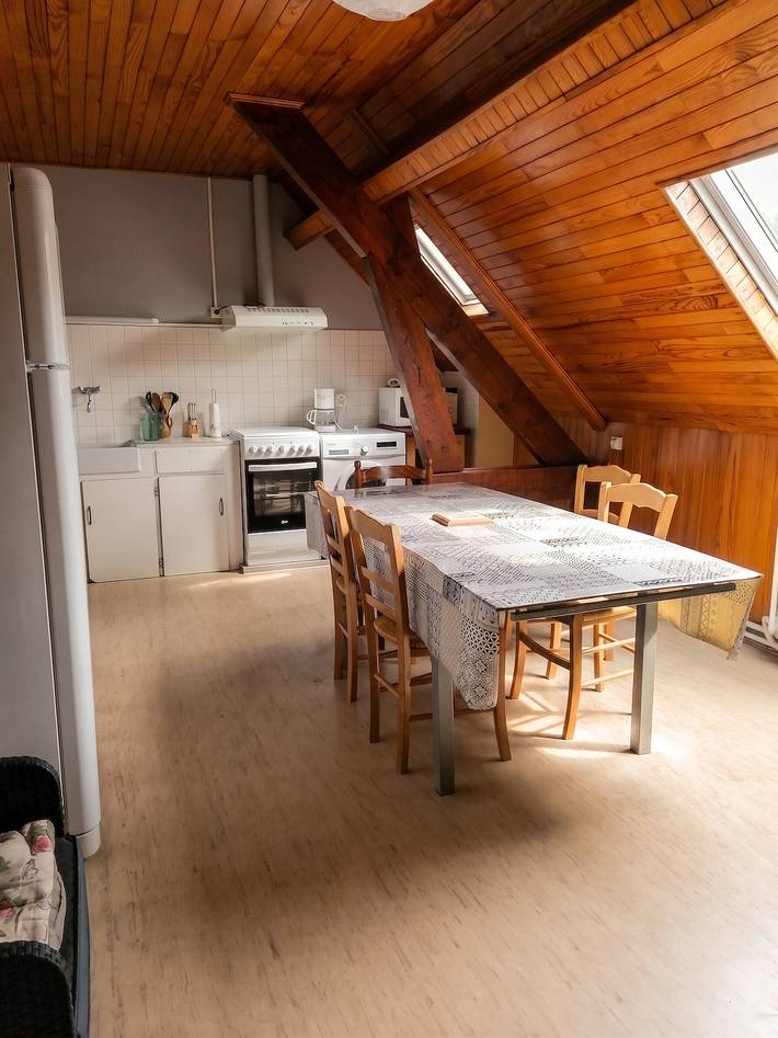 Entire apartment, Family apartment in La Bourboule - 55 m² with TV in bedroom in La Bourboule, Volcans d'Auvergne Regional Nature Park