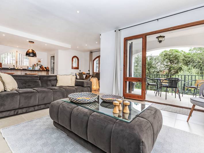 Location de vacances pour 6 personnes, avec terrasse ainsi que vue et jardin à Santa Cristina d'Aro - 4