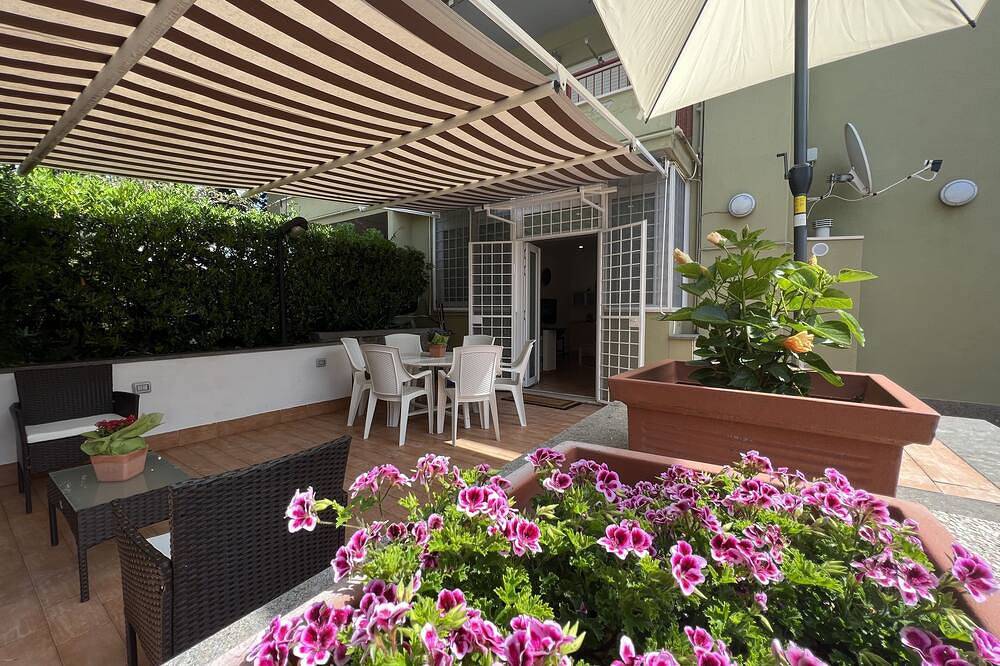 Entire apartment, Maria's Cozy House&Garden in Santa Marinella, Rome Province