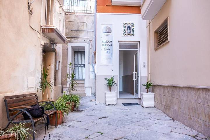 Albergo a gestione familiare per 4 persone, con balcone - 1