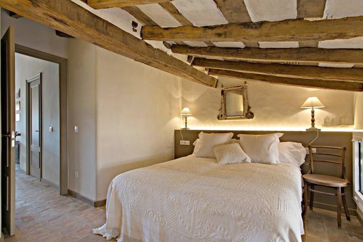 Gîte pour 4 personnes, avec bassin pour enfant et piscine ainsi que jardin et vue à Olot - 3